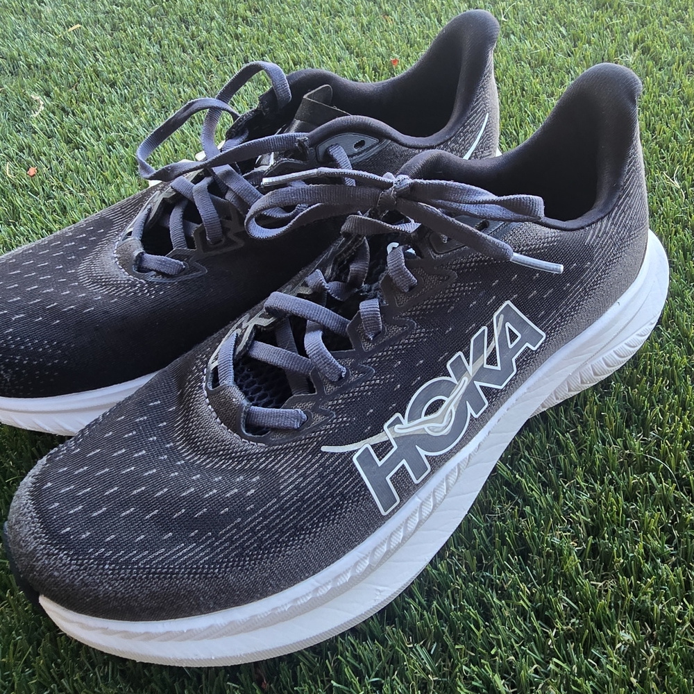 HOKA 10.5 Wide Mach 6 Black Running Shoes. 43 1/3 Men's Women's Like New.